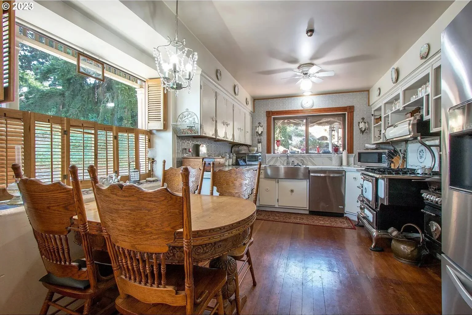 1890 Queen Anne house in The Dalles, Oregon - $950k | Old Houses USA
